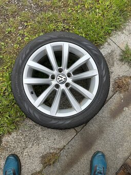 Alu kola VW originál 235/45 R17 - 5
