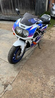 Suzuki GSXR 750 - 5
