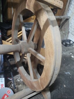 Prodám starožitný kolovratek - 5