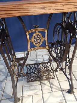 Dekorační stolek ze šicího stroje - 5