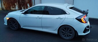 Prodám Honda Civic,, výbava Elegance, 2021 - 5