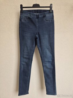 Set dámských triček a tmavě modrých riflí - 5