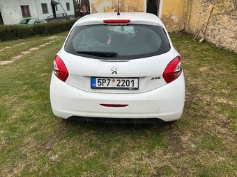 Peugeot 208 - 5