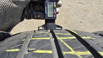 Letní pneu 235/65/16c Michelin - 5