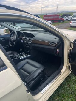Prodám náhradní díly na mercedes e 220cdi - 5