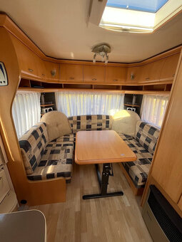 Karavan Hobby De Luxe 495 UL 2009, Předstan Isabella, TV - 5