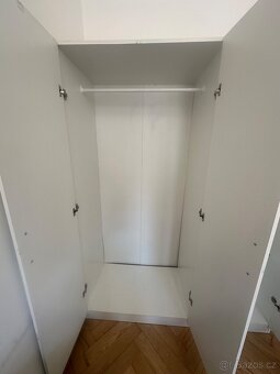 Bílá šatní skříň se zrcadly - 5