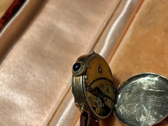 Starožitné hodinky zlaté Swiss Nova - 5