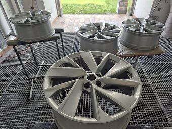 Prodám dvourozměrová alu kola R20 Škoda Enyaq - 5