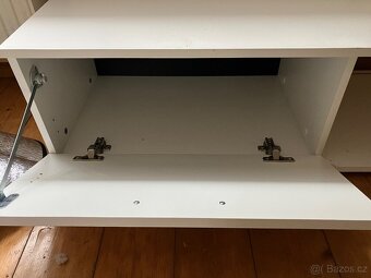 Bílá obývá stěna - 5