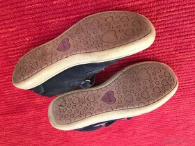 Tenisky, botičky se srdíčkami - 5