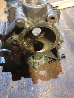 Příruba (pouzdro) vodní pumpy Sprinter 312, 212, 412, atd. - 5