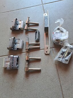 Pravé vchodové dřevěné dveře - 5