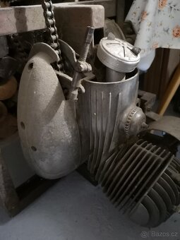 Cz 175 motor - 5