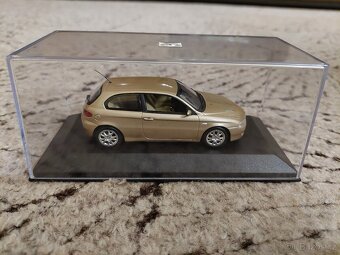 Alfa Romeo 147 facelift 2005 1:43 - Minichamps - vada - 5