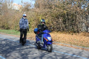 Netrav mládí v koloně, pronajmi si spolehlivý skútr Honda - 5