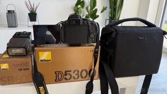 NIKON D D5300 + příslušenství. - 5