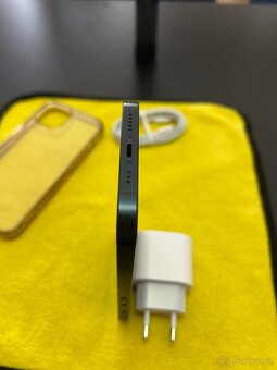 iPhone 13 – 128 GB, černá barva - 5