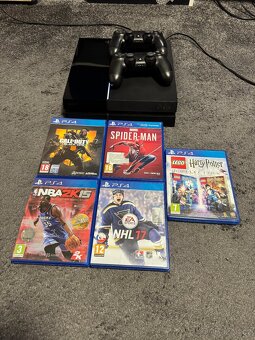 PlayStation 4 + 2x DualShock + 5 her - 5