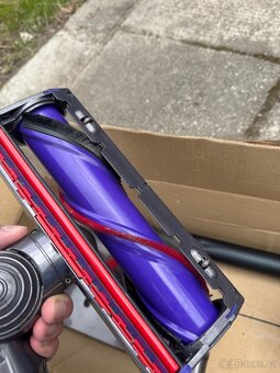 Pouzity vysavac dyson V8 - 5