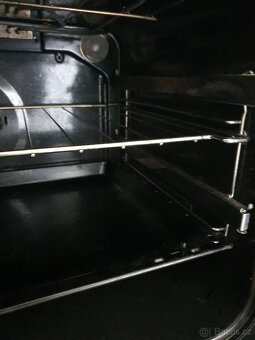 pěkná nerezová vestavná trouba Zanker Electrolux - 5