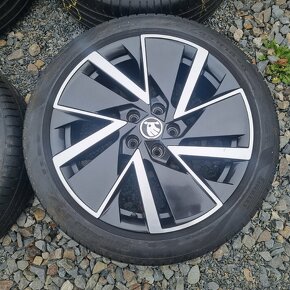 ŠKODA Octavia IV R18 pneu 225/45/18 - 5