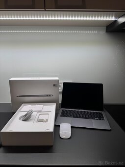 MacBook Air 13" Apple M1| 8GB RAM | 256GB SSD - 5