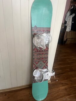 Prodám Damsky snowboardový set Nitro Spell 151cm - 5