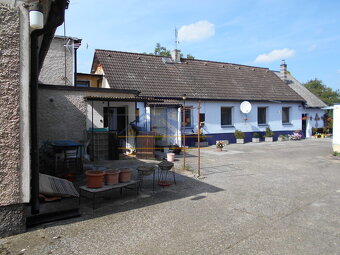 Prodej 2 rodinných domů celkem 260 m², pozemek 1371 m² - 5