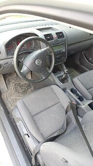 VW Golf 5 1.4 - 5