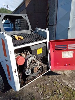 Smykový nakladač Bobcat 741 - 5