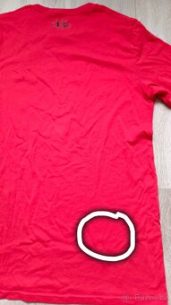 Červené triko Under Armour S/M pánské - 5