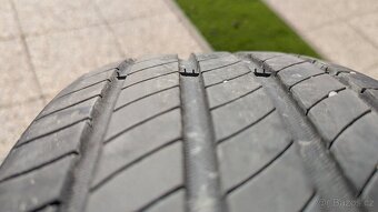 Prodám letní pneu Michelin 205/55 R17 - 5