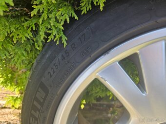 Prodám 4 originální alu kola 225/45 R17 na Volvo S60, V70. - 5