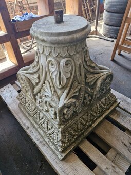 Historické kamenné hlavice sloupů - 5