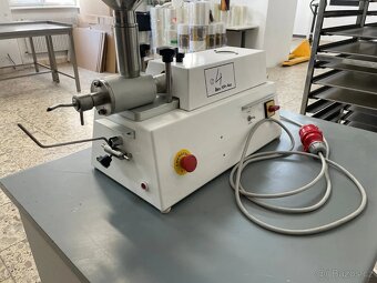 Plnicí a dávkovací stroj (lot: 4) - 5