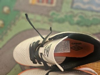 Umbro 33 - 5