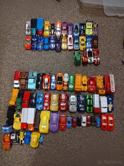 Hot wheels a další autíčka - 5