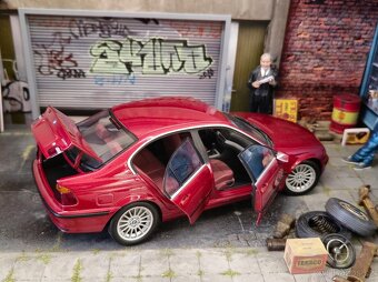 BMW E46 328i 1:18 UT Models - 5