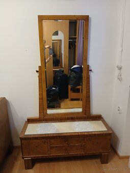 Postel a toaletní stolek - 5