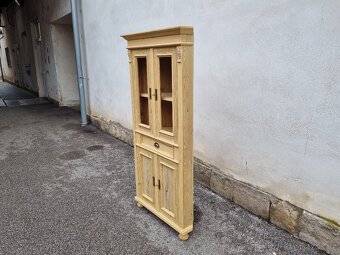 STARÁ SMRKOVÁ ROHOVÁ VITRÍNA PO RENOVACI - 5