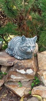 Zahradní dekorace- Dřímající kočka 2 - 5