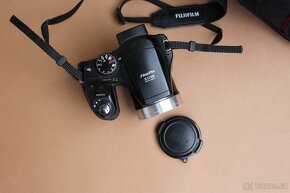 Prodám digitální fotoaparát FujiFilm FinePix S4500 + brašna - 5