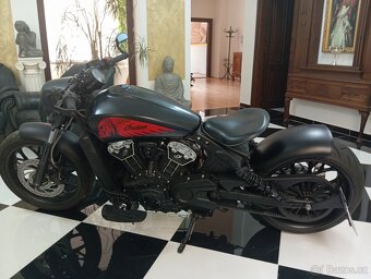 Indian scout bobber Dark Horse Custom - 5