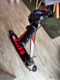 Aprilia eSR1 pouze 144km - 5