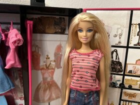 Barbie s šatní skříňkou - 5