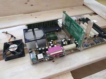 Deska FIC FA13 rok 1999 (socket 370) + GPU + 32MB SDRAM. - 5