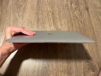 MacBook Air 2018 i5 RAM 8GB SSD 128GB (velmi pěkný) - 5