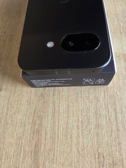 Google Pixel 9a 5G 8 GB / 128 GB černý - 5