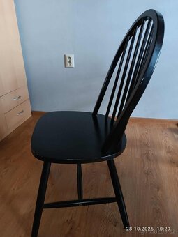 Kulatý stůl a 4 židle - 5